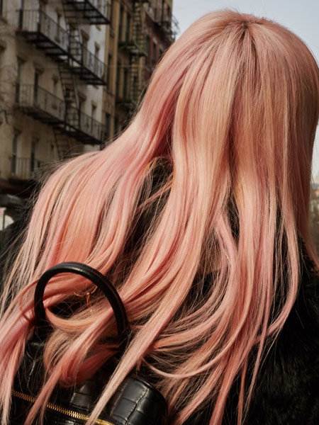 Değişim saçtan başlar diyenler için saç rengi ilhamı: rose gold.